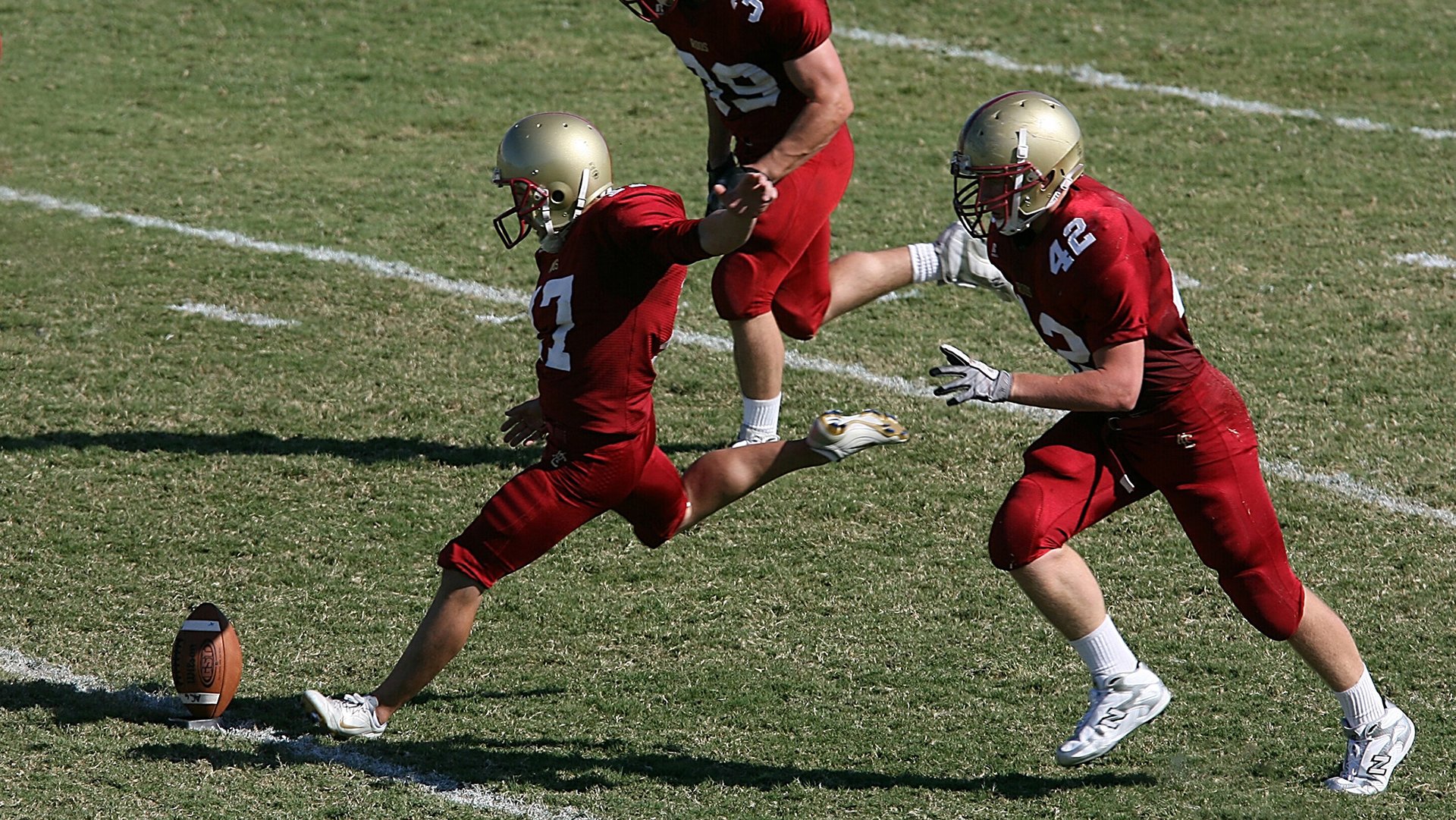 世界杯：美术课布置“画一张世界杯你最难忘的瞬间”作品展