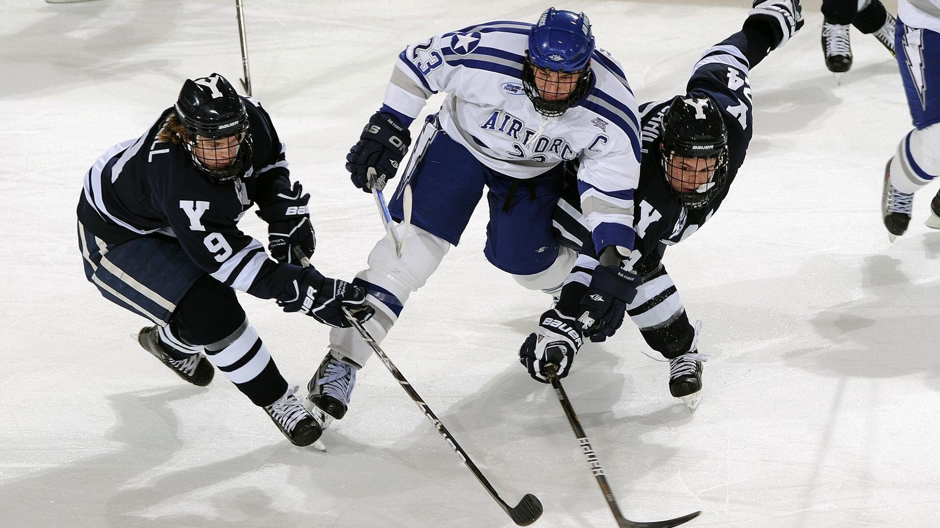 德甲“国家德比” 多特4比0屠杀拜仁 安联球场罕见出现提前退场潮